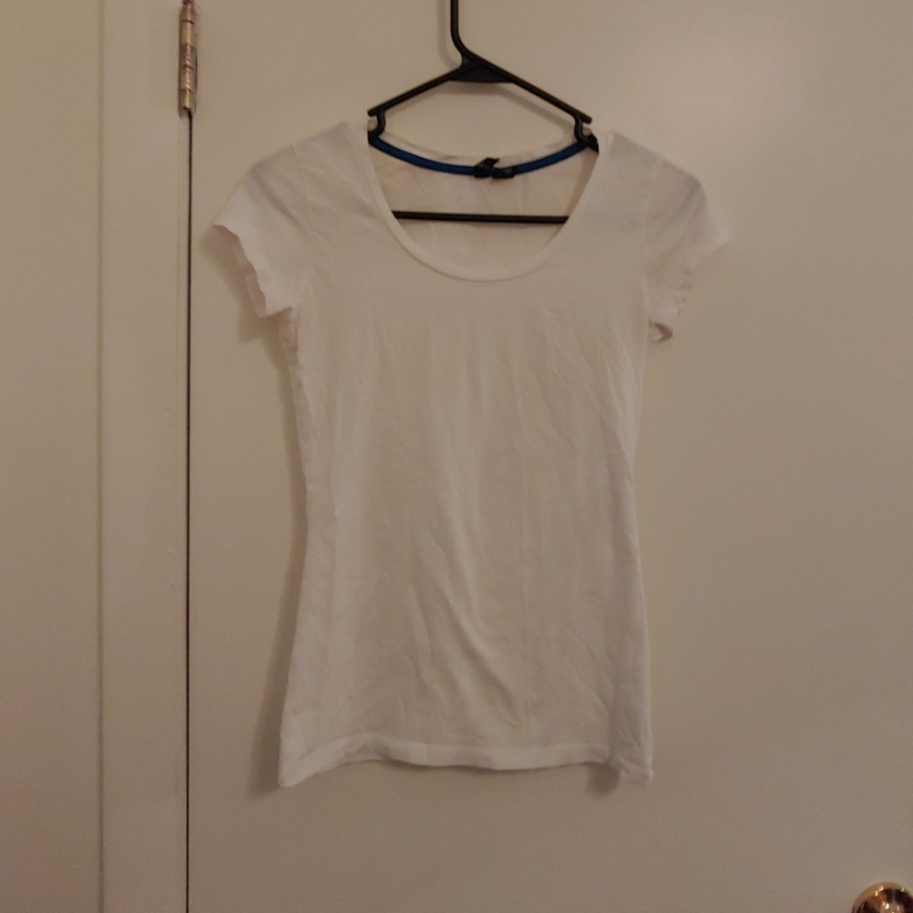 💕 3 for 10! Stretchy white basic t